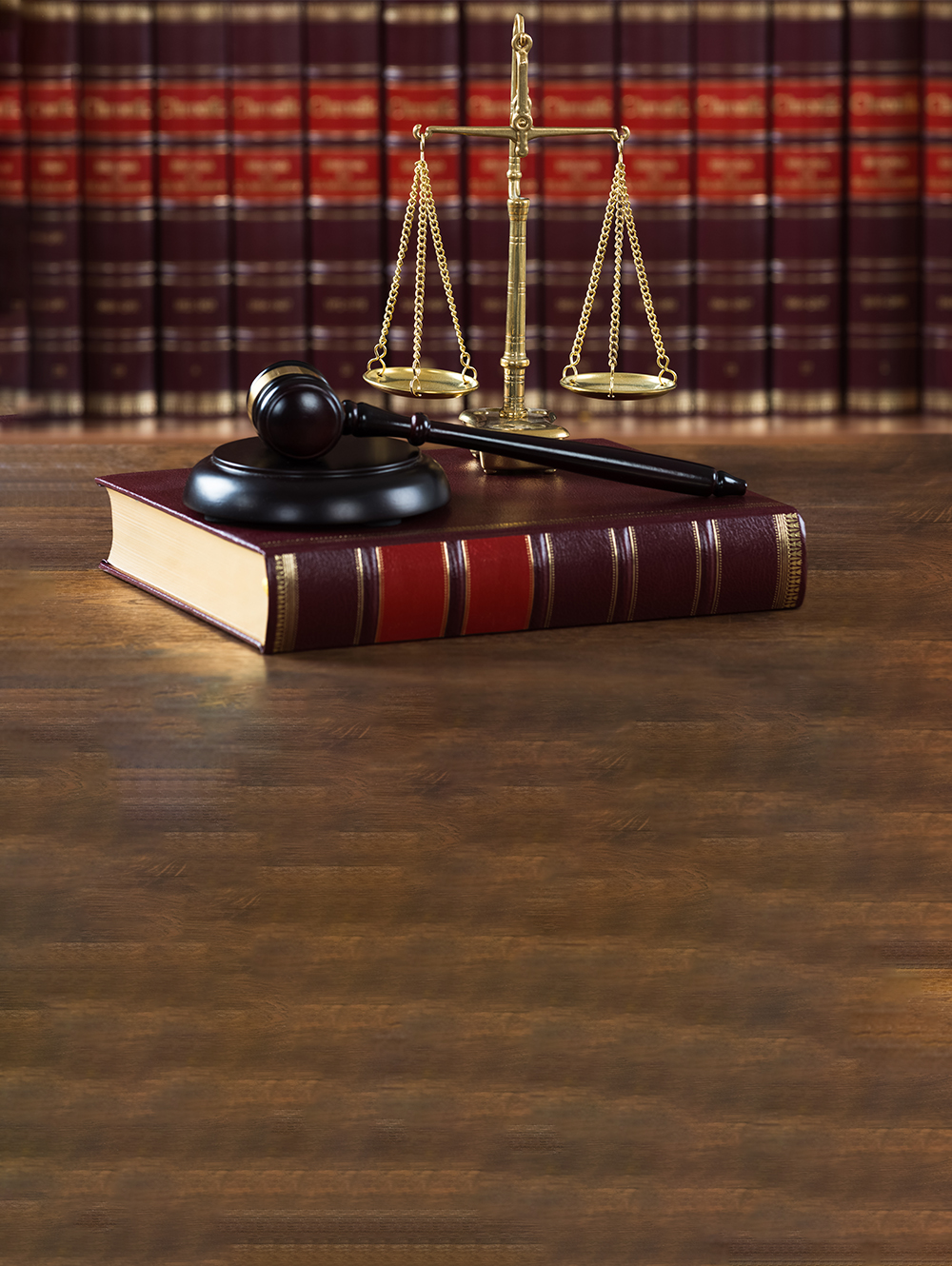 Waage und Bücher