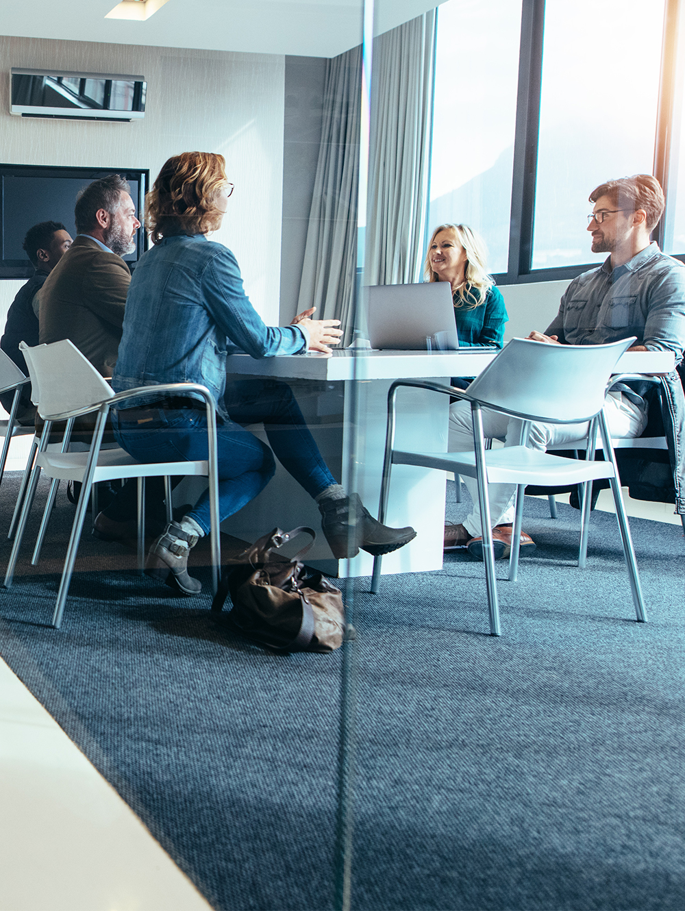 Mitarbeiter in Konferenzraum